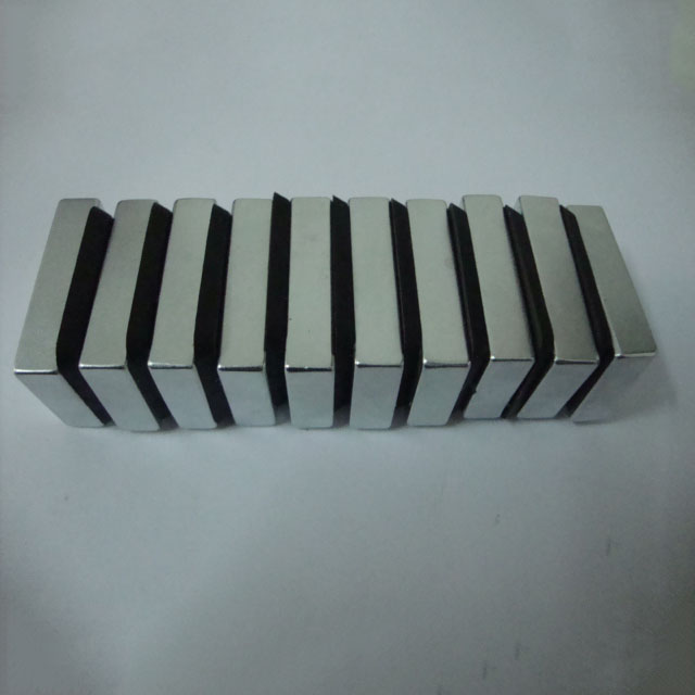 方形磁铁